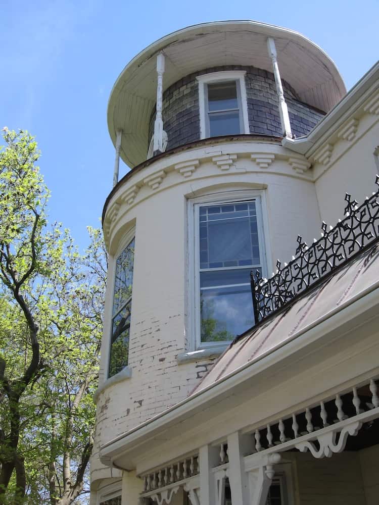 Outside photo looking up at the side of the Schowengerdt House