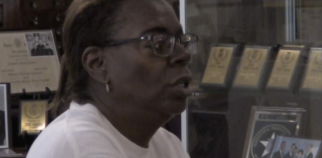 A woman speaks at the Circle of Neighbors session held at the Warren Co. Historical Society in September 2023.