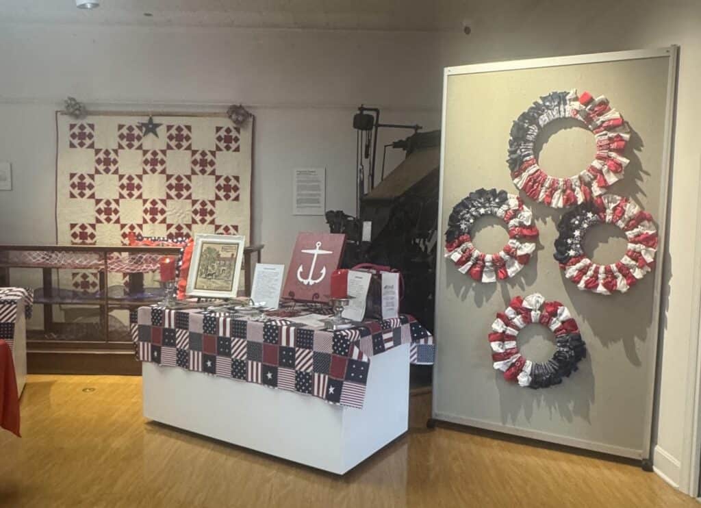 Warren County Historical Society display with patriotic wreaths and quilt.